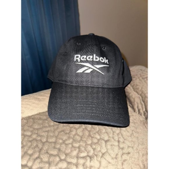 Men Women Black Cotton Medium Curved Brim Reebok Vector Logo Cap main image 8
